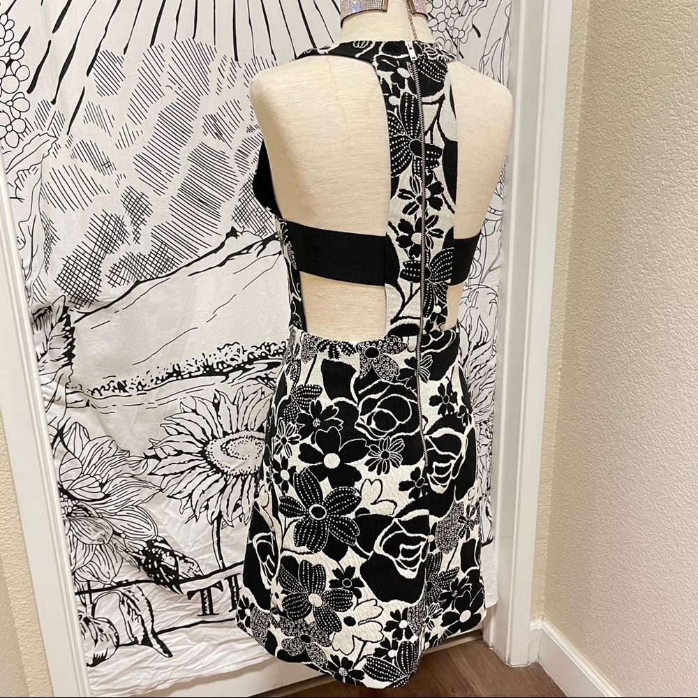 🌈 Gorgeous flower pop art dress - Picture 7 of 11
